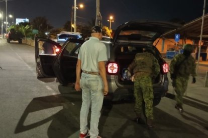 Tras los últimos crímenes, en Manta se incrementaron los operativos nocturnos en las calles.