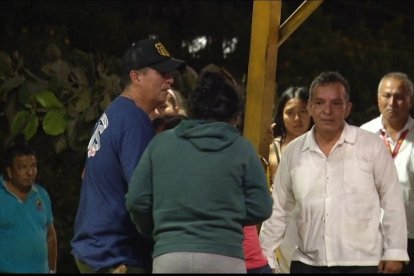 Familiares de los taxistas lloraban desconsolados.