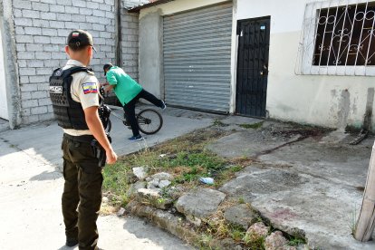 La Policía Nacional llegó al sitio para recabar indicios.