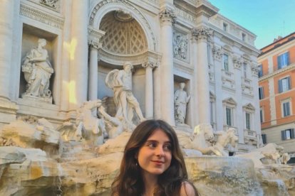 La influencer Roro ha sido criticada por cocinarle a su novio.