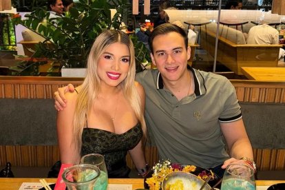 Mafer Pérez con su esposo Robert Vélez