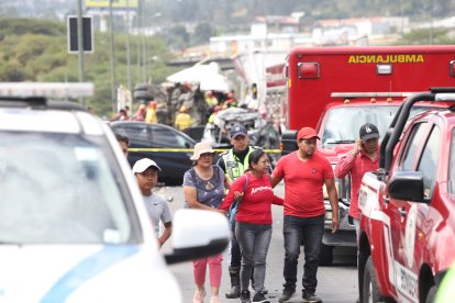 Familiares de las víctimas llegaban desconsoladas al sitio para obtener información.