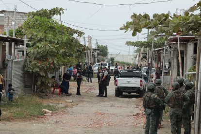 Policías y militares continúan presentes en el sector de Finca Delia.