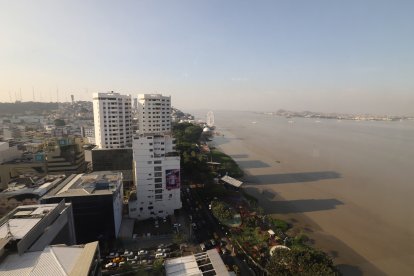 Al filo del río Guayas, el malecón es uno de los principales atractivos turísticos de Guayaquil.
