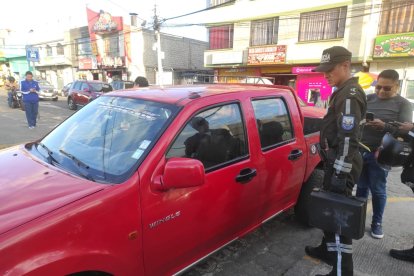 La camioneta dónde iba la víctima fue abandonada en Carapungo.