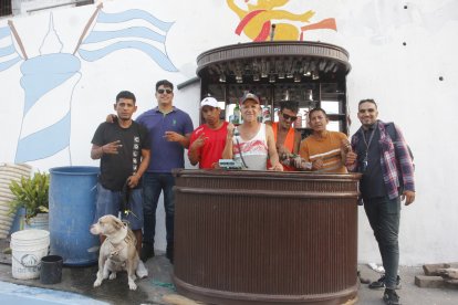 Un bar regalado a Carlitos sirve de atractivo turístico.