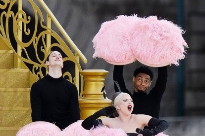 La artista lució un elegante vestido de Dior.