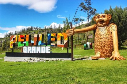En Pelileo establecieron una ruta con esculturas gigantes.