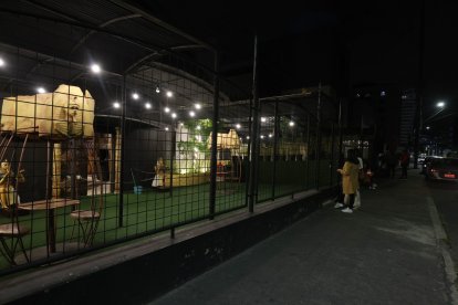 Las ventas en las discotecas y bares que permanecen abiertos han disminuido en un 30%.