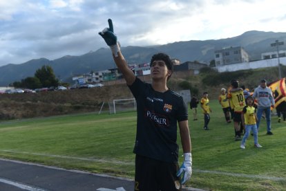 Nicolay Guzmán, el arquero del equipo amarillo, lo hizo por su abuelo que había fallecido cuatro días antes. Tapó todo.