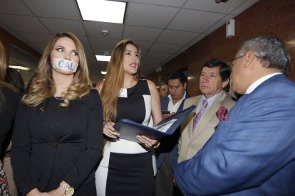 En 2018 protestó en contra  una sanción que le impuso el Consejo de Administración Legislativa.