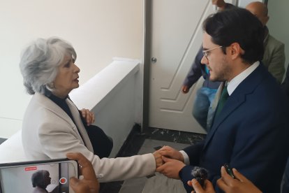 Sonia Salamea, madre de la víctima, recibió la noticia fuera de la sala de audiencia.