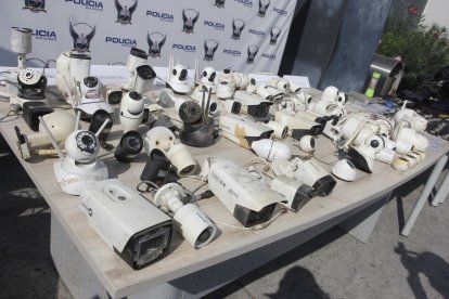 Cámaras de seguridad, entre las evidencias del operativo.