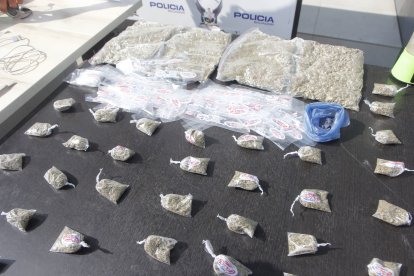 Varias dosis de droga fueron encontradas en el lugar.