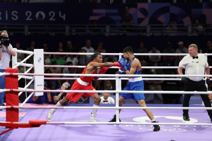 El ecuatoriano José Rodríguez peleó ante Nishant Dev en París 2024