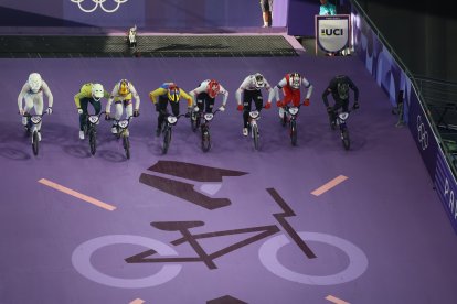 Competencia de semifinales de ciclismo BMX en París 2024