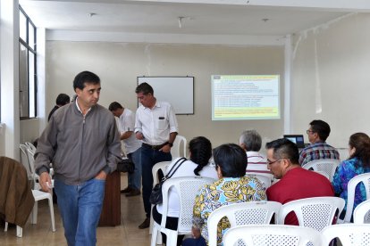 Esta semana algunos dirigentes barriales recibieron capacitación en administración pública.