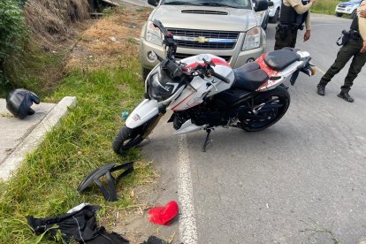 Otro de los sospechosos pretendía huir en una moto y se estrelló.