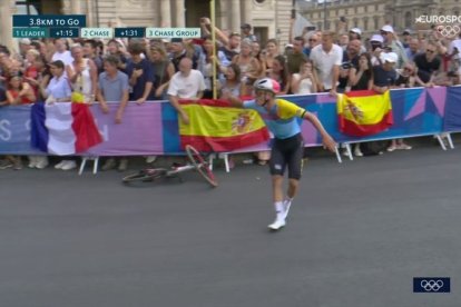 Remco Evenepoel, en el momento del desperfecto.