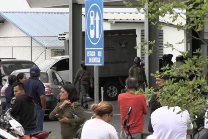 El hombre fue atacado en un hospital del IESS, mientras le ponían un suero.