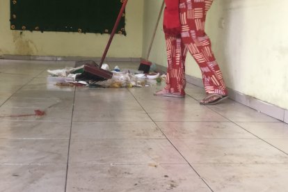 Después del suceso el local reordenó las mesas y reanudó la atención.