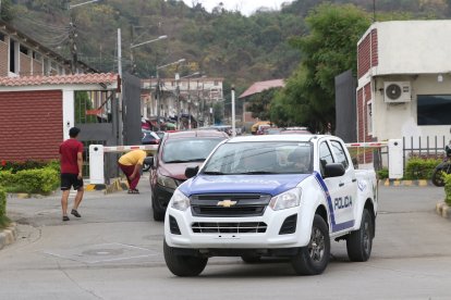 Una patrulla móvil también acudió al conjunto residencial.