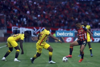 Francisco Mera destacó que los jugadores de Deportivo Cuenca han faltado a  un entrenamiento, pese a las deudas.