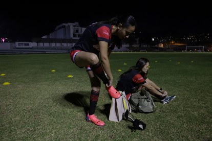Ellas dejan los tacones por los pupos.