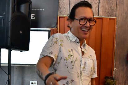 David Reinoso dice que su última gira con la Pareja Feliz tuvo sala llena por mes y medio, solo hubo un fin de semana no 

tan bueno.