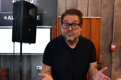 Francisco Pinoargotti dice no tener ningún problema con Sofía, y que siempre escuchará las críticas a su trabajo.