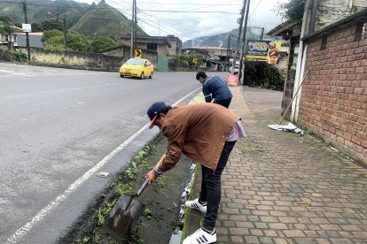 Ciudadanos se organizaron para realizar una minga.