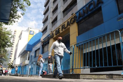 El sospechoso deberá presentarse dos veces por semana ante la autoridad.