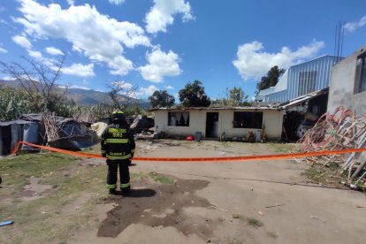 Los bomberos atendieron en el sitio a un menor de edad. Luego fue llevado hasta un hospital.