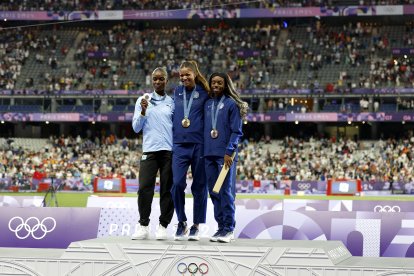 Ceremonia de entrega de medallas en el Stade de France .