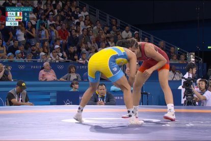 Luisa Valverde en la pelea ante la italiana Aurora Russo en la lucha femenina 57 kilogramos