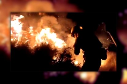 El Cuerpo de Bomberos de Quito ha llevado una labor ardua para controlar este incendio registrado en las laderas del Pichincha.