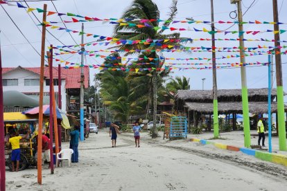 Muisne y Galera se engalanan.