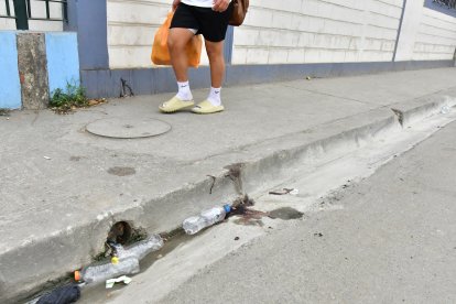 Delincuentes lo asesinaron en presencia de un policía.