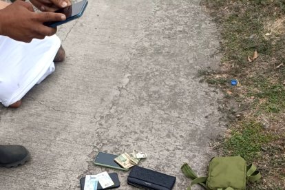 Esto se encontró dentro del carro donde iban las víctimas.