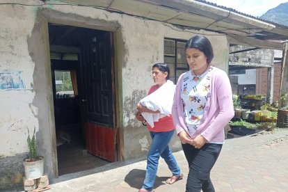 Piedad Zambrano estaba embarazada, hace una semana dio a luz y permanece en albergue. Ella también perdió su vivienda.