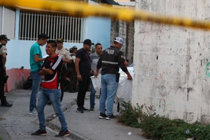 La Policía realizó el levantamiento del cadáver.