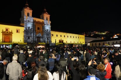 En total se congregaron 267.000 personas en el festival Quito Luz de América
