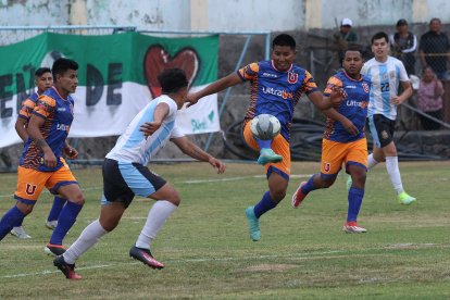 Universitario, de Píntag, y Tuquerrez, de Puéllaro, jugaron un intenso partido en busca de la final.