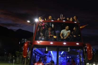 Angie Palacios y Neisi Dajomes recorrieron calles de Quito hoy.