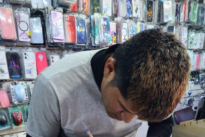 Los dueños no pudieron justificar la procedencia de los celulares
