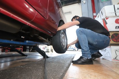 Se recomienda rotar las llantas cada 10.000 kilómetros, para evitar el desgaste irregular.