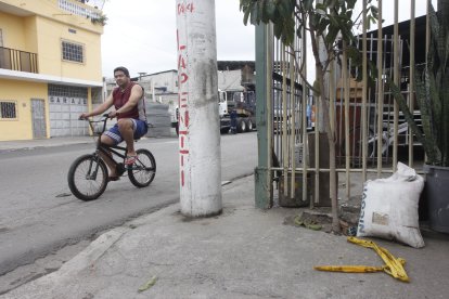 Moradores dicen haber oído unas cinco detonaciones de arma de fuego.