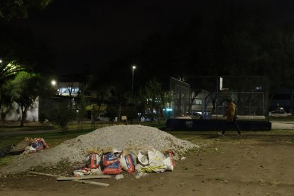 Este material sería utilizado en otras mejoras, pero los lugareños ahora temen hacer algún arreglo.