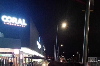 Este es el toro que fue encontrado en la vía principal.