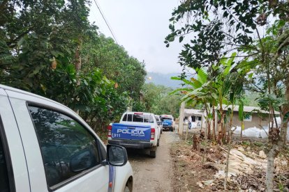 Los agentes policiales llegaron para levantar información de los fallecidos.